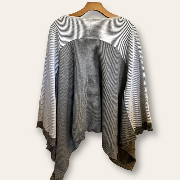 Lululemon It All Lines Up Knit Sweater Poncho - Picture 4 of 16